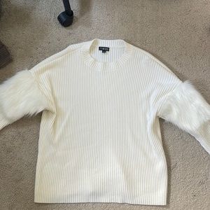 White sweater with fur